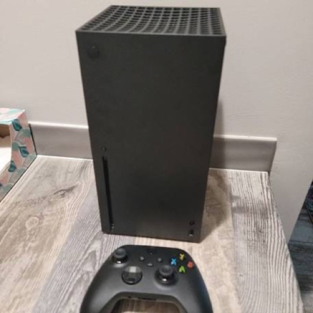 xbox series x used. has og box and controller. has no problems and works good